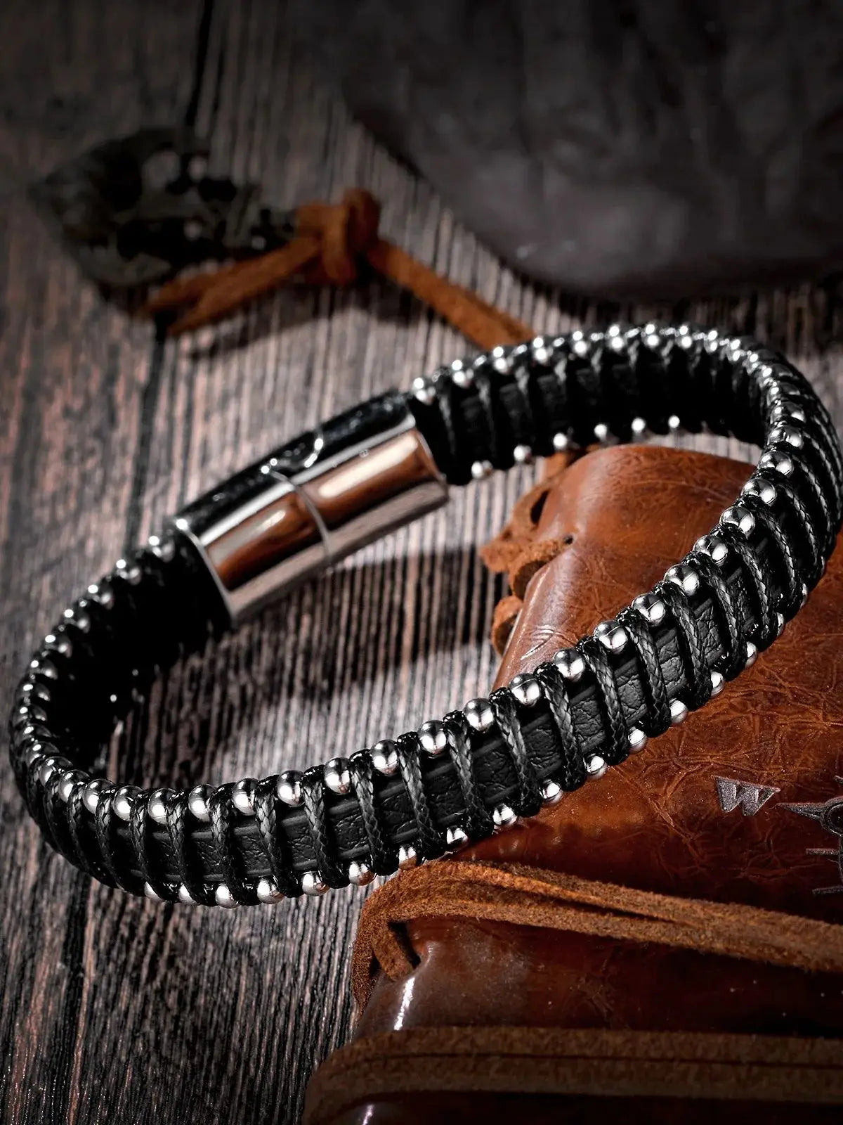 Pulseras de cuero negro trenzado para hombre, estilo punk, de acero inoxidable, para amigos, joyería de moda, regalos.